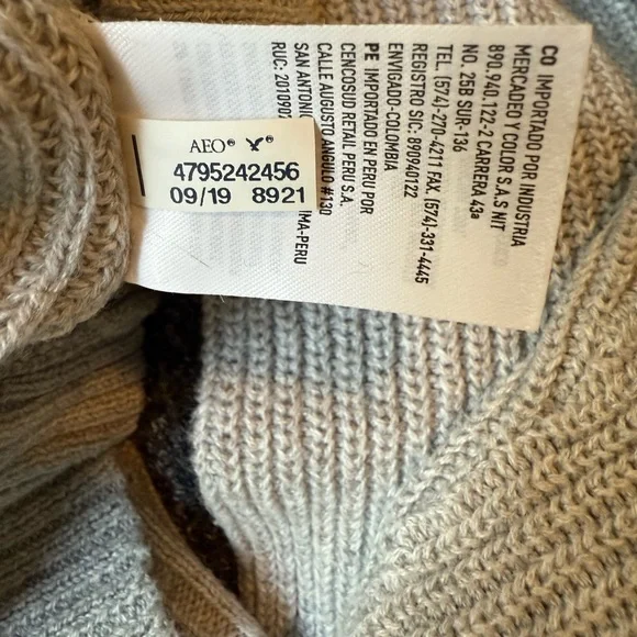 Women’s American Eagle Gray Sweater - Picture 4 of 4